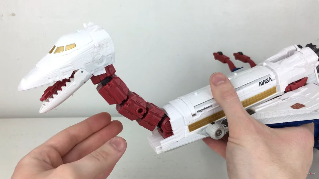 Earthrise Commander Class Sky Lynx Review By PrimeVsPrime  (32 of 69)